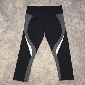 Fabletics Crop Leggings w/ Gray/White Decal size s